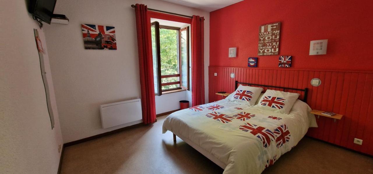 Chambres D'Hotes Les Lits Des Fees 圣弗洛雷 外观 照片
